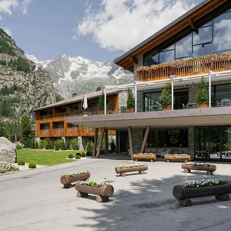 Grand Hotel Courmayeur Mont Blanc, By R Collection Hotels Exterior photo