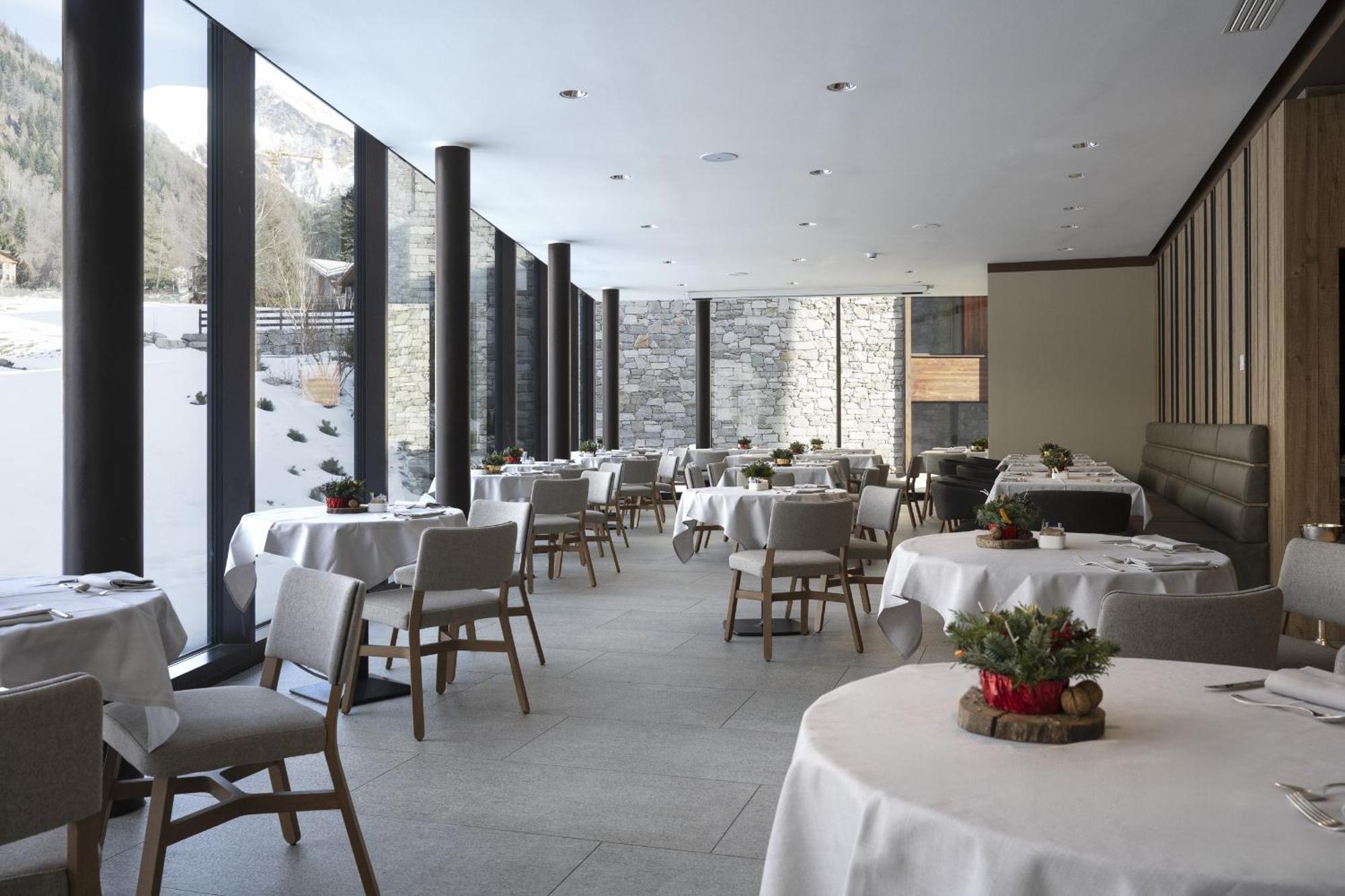 Grand Hotel Courmayeur Mont Blanc, By R Collection Hotels Exterior photo