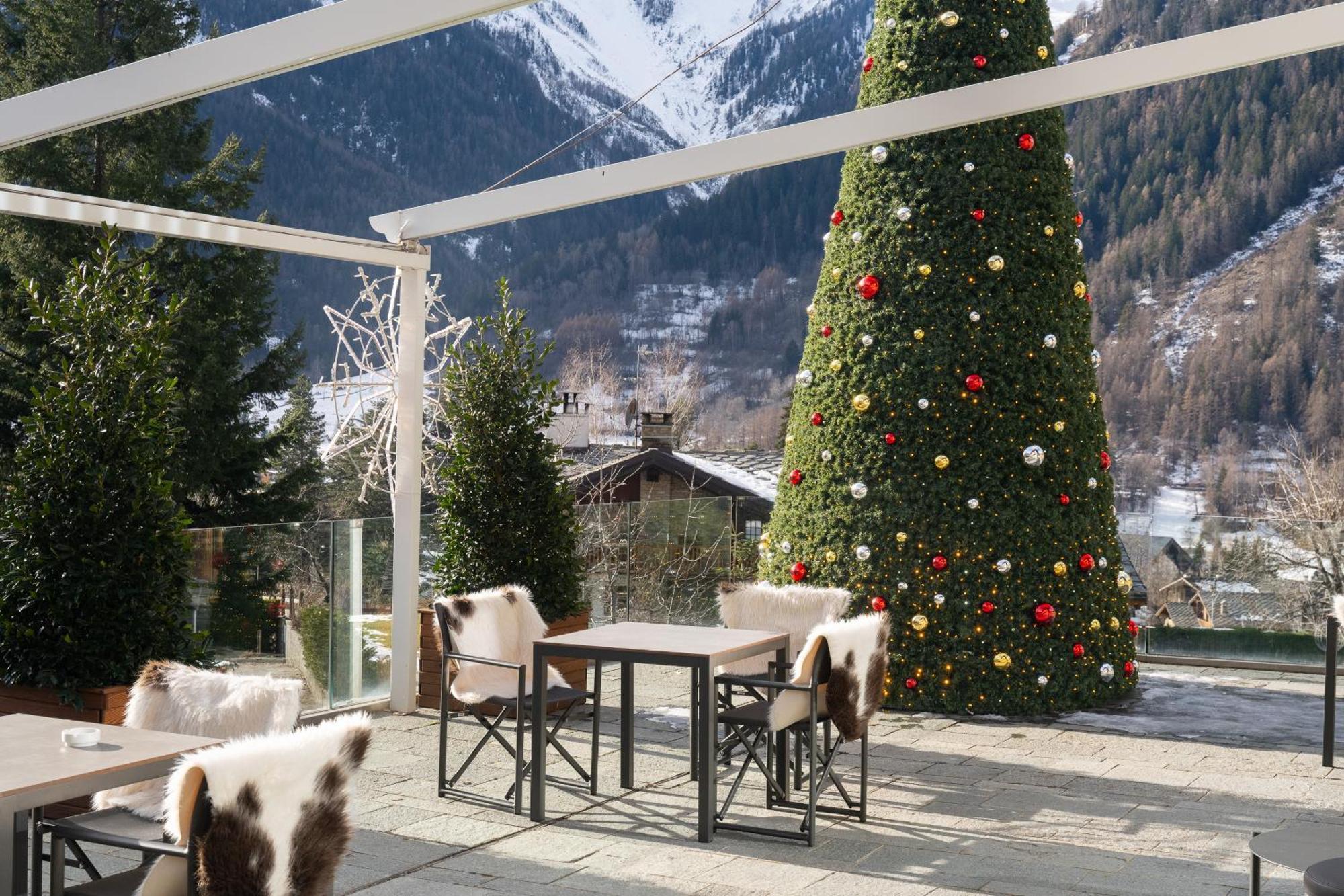 Grand Hotel Courmayeur Mont Blanc, By R Collection Hotels Exterior photo
