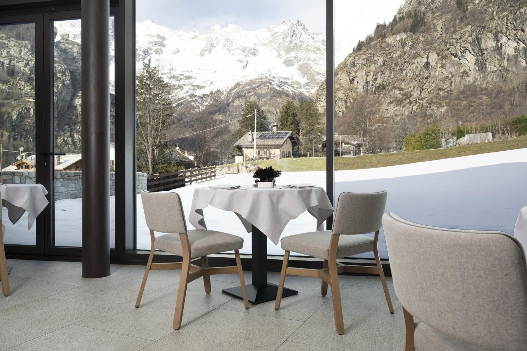Grand Hotel Courmayeur Mont Blanc, By R Collection Hotels Exterior photo