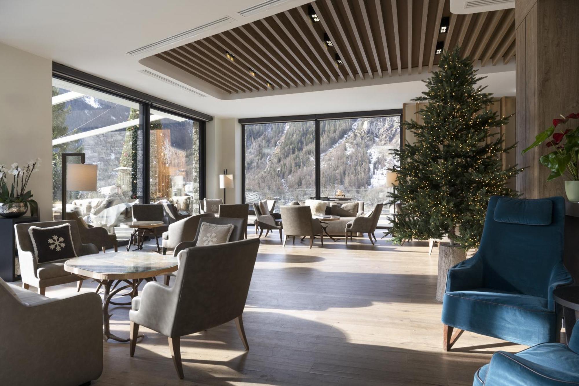 Grand Hotel Courmayeur Mont Blanc, By R Collection Hotels Exterior photo