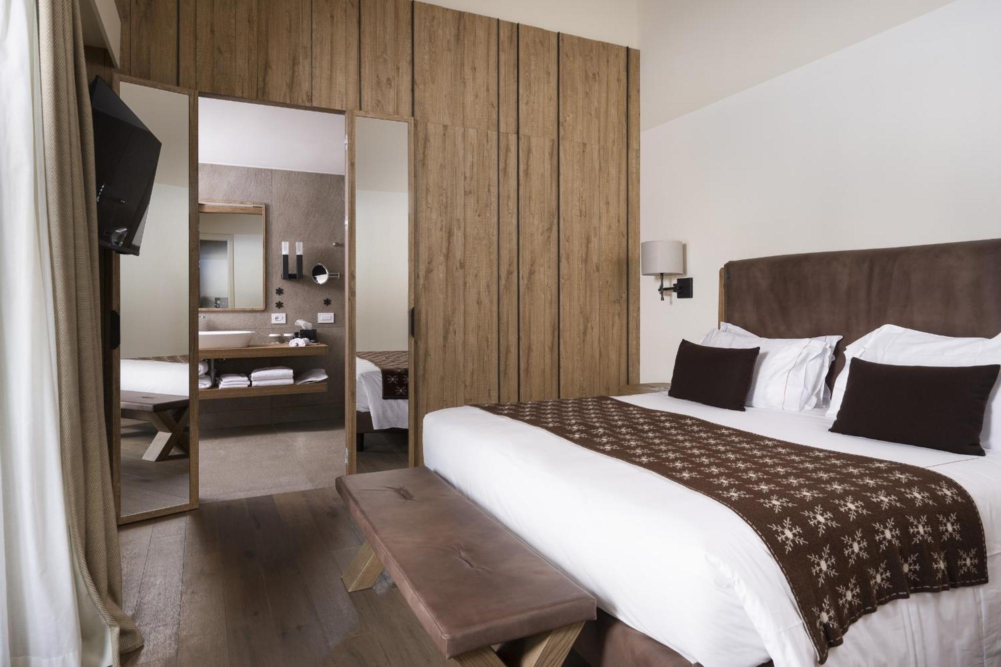 Grand Hotel Courmayeur Mont Blanc, By R Collection Hotels Exterior photo