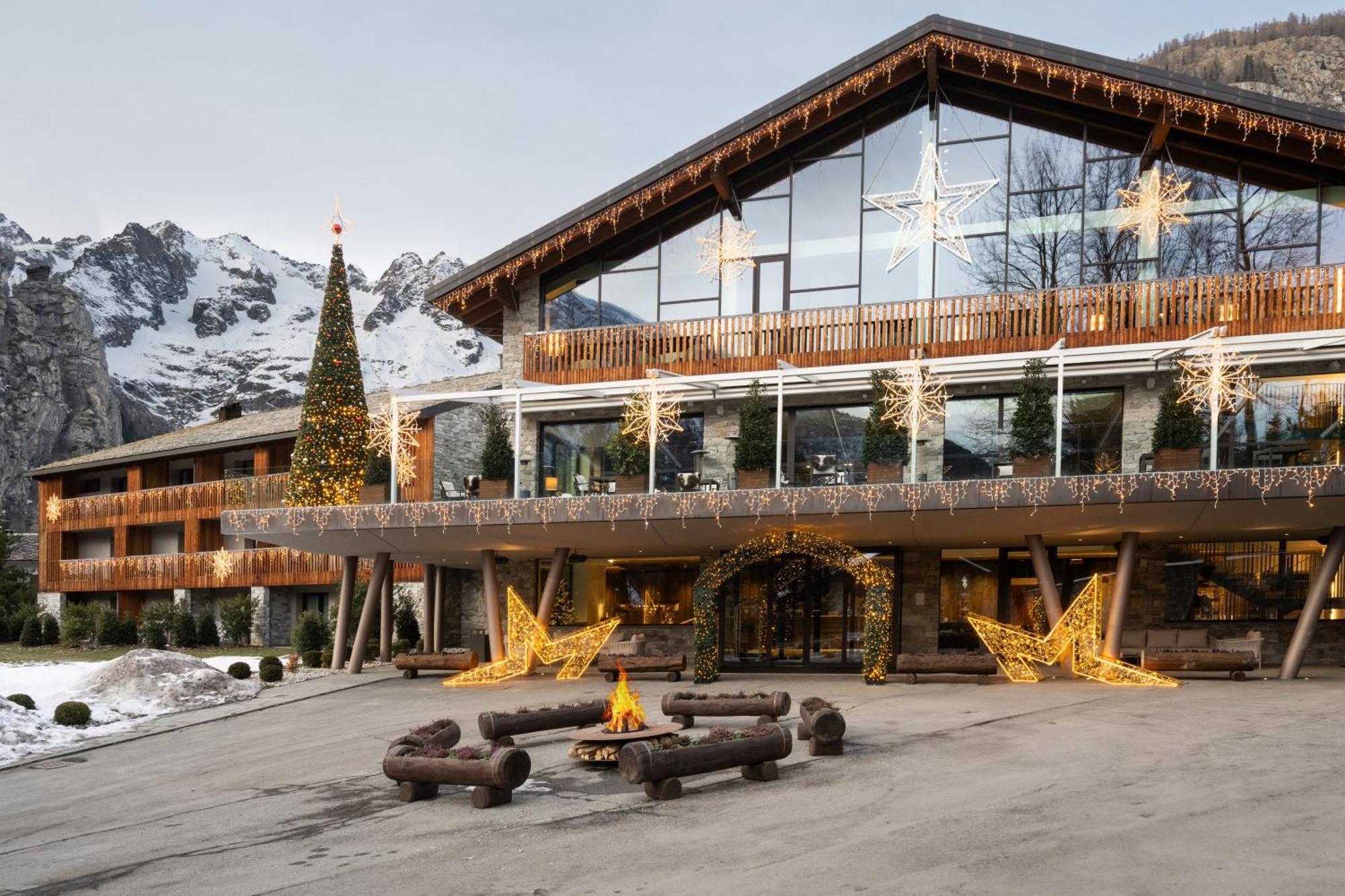 Grand Hotel Courmayeur Mont Blanc, By R Collection Hotels Exterior photo