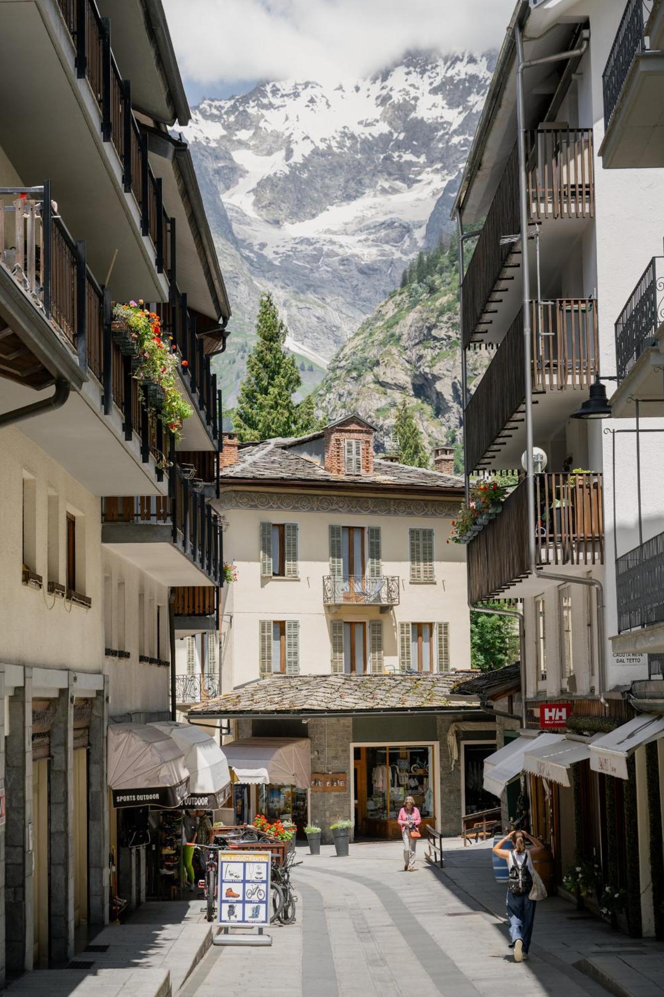 Grand Hotel Courmayeur Mont Blanc, By R Collection Hotels Exterior photo