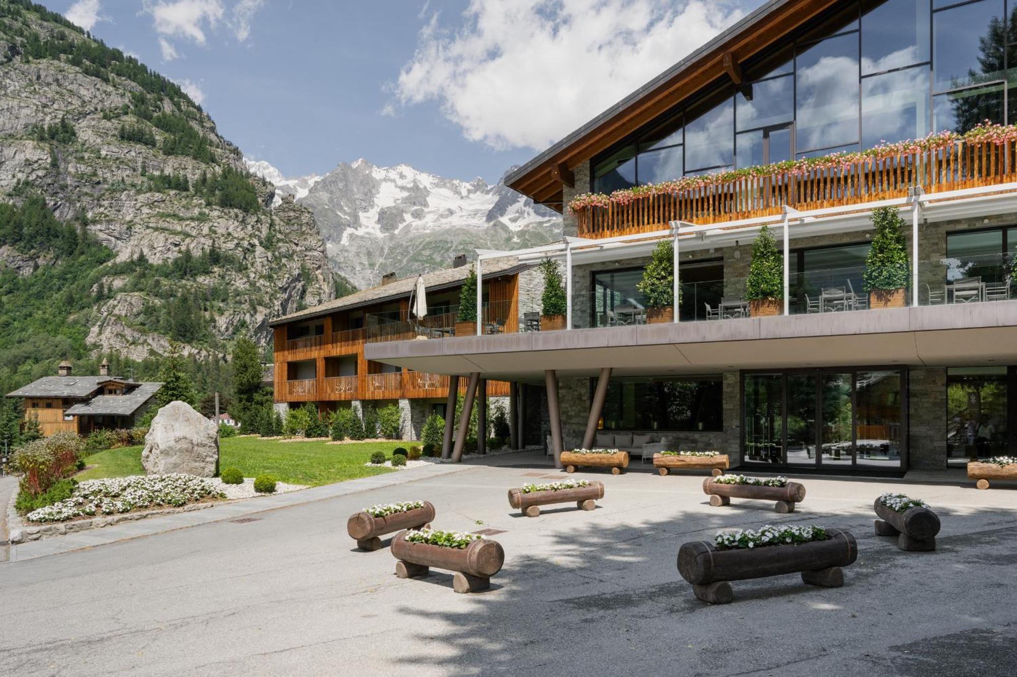 Grand Hotel Courmayeur Mont Blanc, By R Collection Hotels Exterior photo
